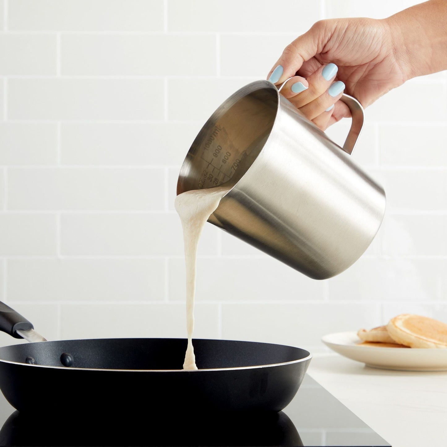 32 oz Stainless Steel Measuring Cup with Handle, 4 Cup Metal Pitcher with Ounces and Milliliters Marking (1000 ml)