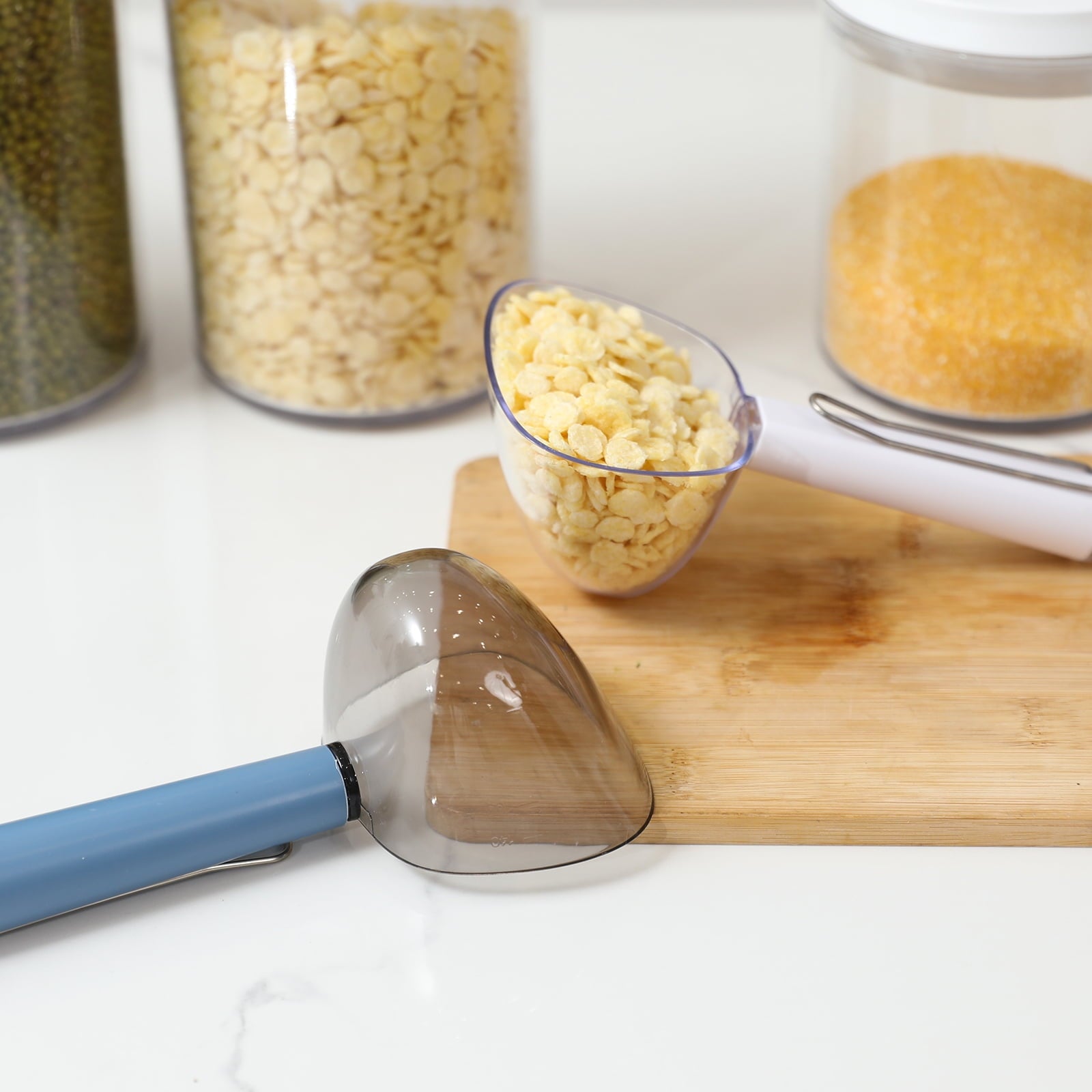 LAMEI 2 Pack Measuring Scoops Set, Handle with Clip, Reusable Clear Plastic Scoops, Suitable for Pet Food, Coffee Bean, Powders, and Other Grains, Measurement and Food Storage