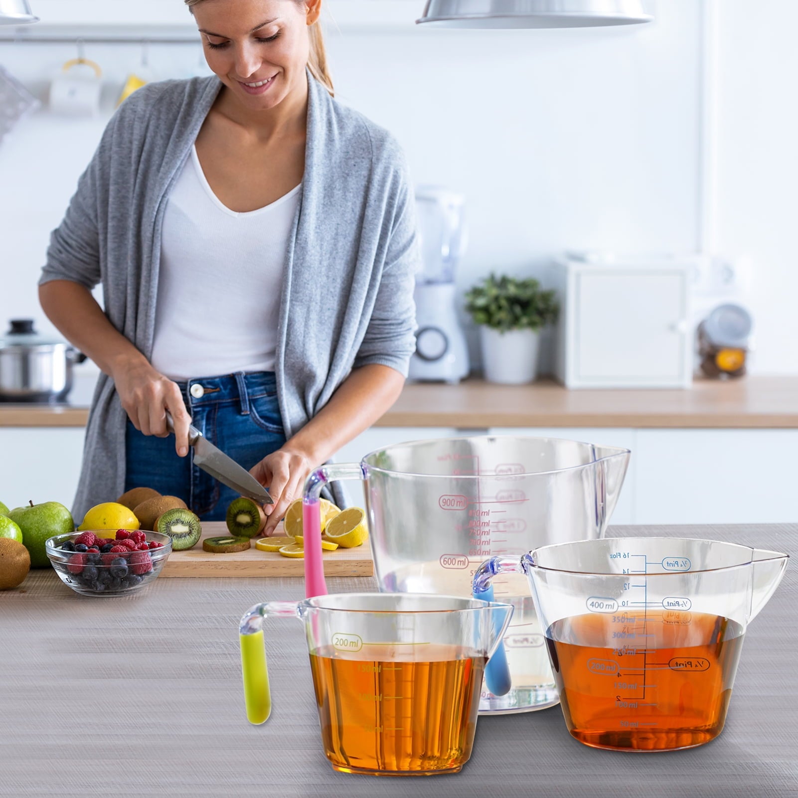 Lumikrypt 3 Piece Plastic Measuring Cups Set, BPA Free Liquid Measuring Beakers for Baking Cooking with Handle & Spout, Easy Read and Wash